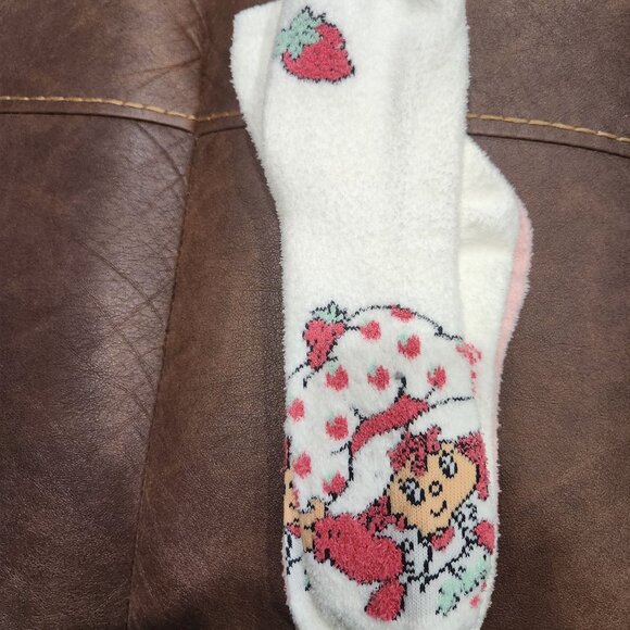 COPY - STRAWBERRY SHORTCAKE Ladies 2 Pair Of Fuzzy Plush Socks - Picture 2 of 5